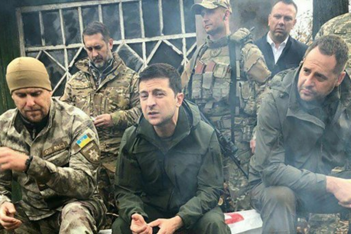 Добровольці вивезли зброю з блокпосту біля Золотого