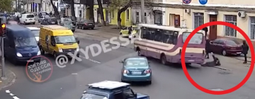 ЖІНКА, ЯКА ВИПАЛА З МАРШРУТКИ В ОДЕСІ, ЧАСТКОВО ВТРАТИЛА ПАМ'ЯТЬ