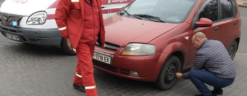 В Одессе автохам перекрыл проезд двум каретам скорой помощи - facebook