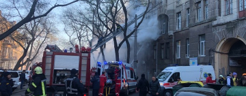 В центре Одессы масштабный пожар: горит колледж (ФОТО)