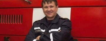 Умер спасатель, который сорвался с лестницы, спасая людей 