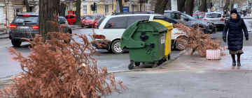 ОН СДАЛСЯ: В ОДЕССЕ ВЫБРОСИЛИ ЁЛКУ ЗА 8 ДНЕЙ ДО НОВОГО ГОДА