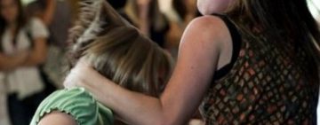 В Измаиле местная жительница избила и ограбила девушку. Причина конфликта – микрофон. 