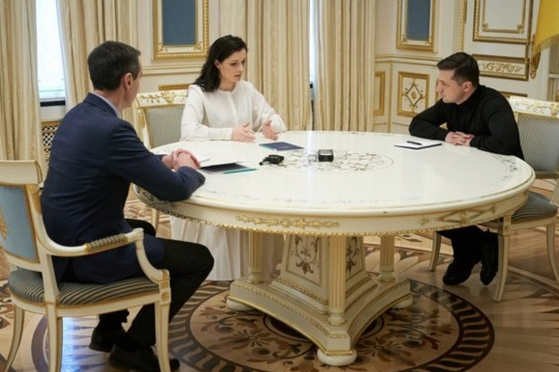 Зеленский поручил Минздраву улучшить информационную кампанию относительно коронавируса