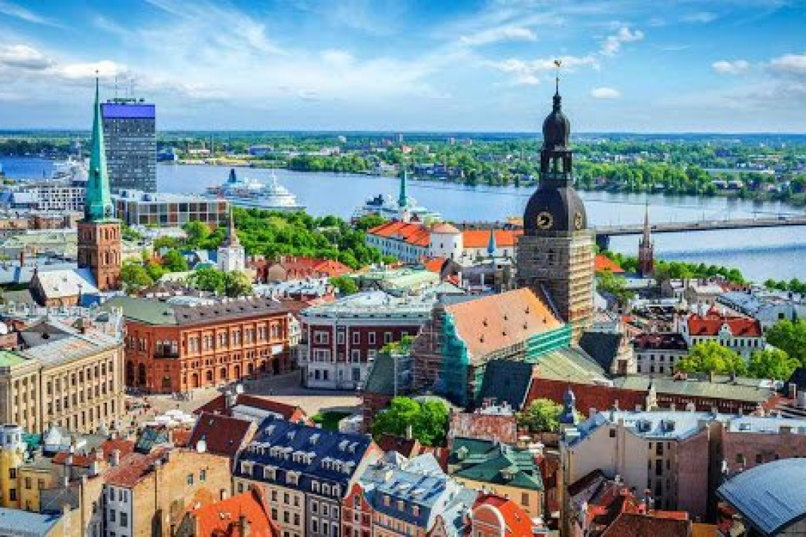 В Латвии бывшим пионерам увеличили пенсию на  €220, признав их жертвами насилия над личностью - СМИ