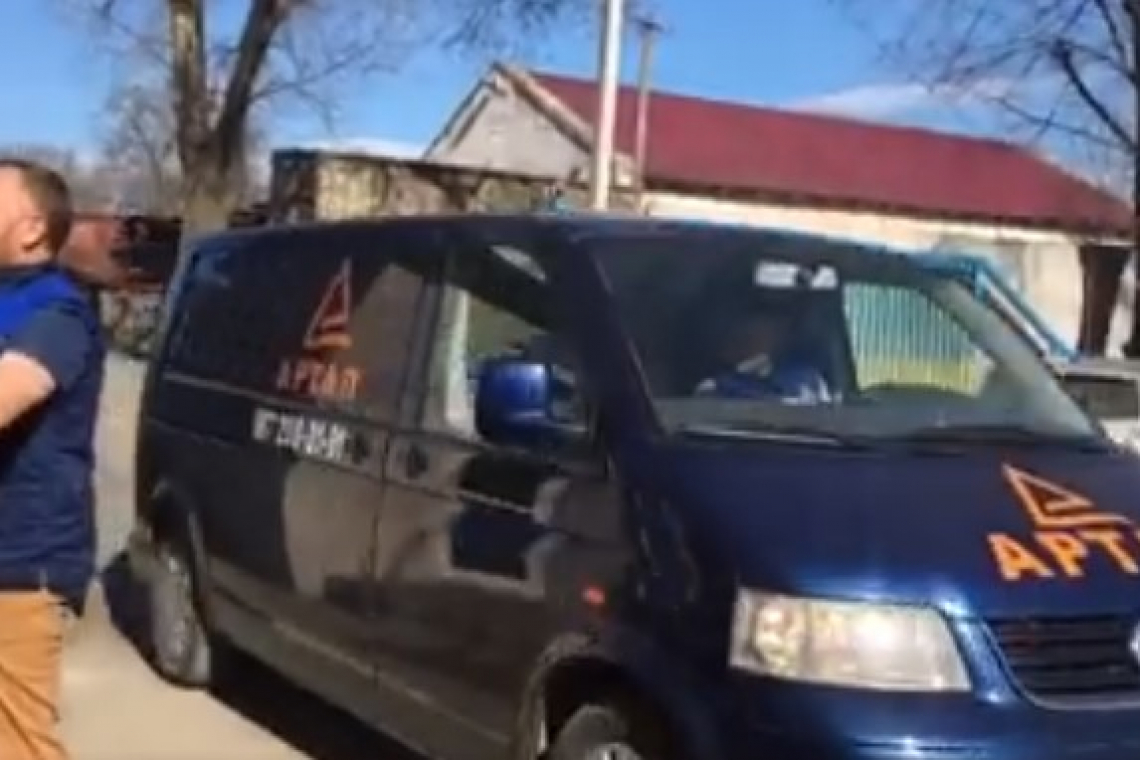 «Метла в подарок!»:  поздравление мужчин «Артала» взорвало соцсеть