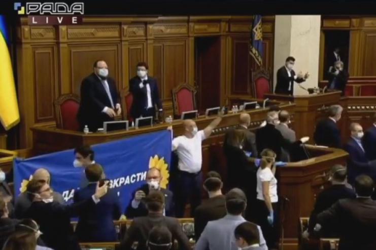 Щойно ухвалено Закон про запровадження ринку землі: ⬇️ підсумки голосування