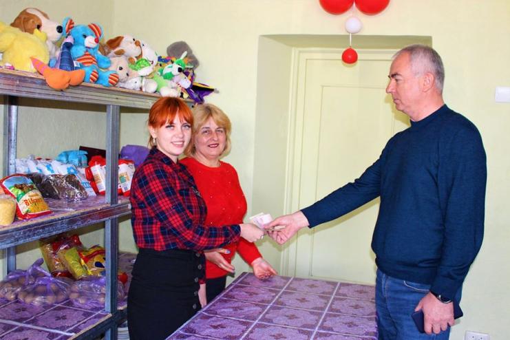 На Одещині голова ради віддав зарплату на благодійність та закликав колег долучитися до флешмобу