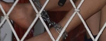 Я її просто спіймала і зав’язала на цеп і на замки: на Одещині горе-мати прикувала доньку до ліжка(відео)