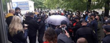 Черкаси:  Президент передав "полум'яний привіт" меру, голова МВС пригрозив "жорстким реагуванням"