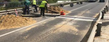 Мост возле с.Маяки ремонтируют. Водители, будьте внимательны!