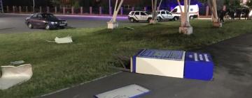 Пьяные покатушки: в Измаиле водитель снес Доску почета и ограждение спортивного комплекса