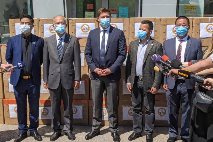 Генеральне консульство КНР передало Одещині 90 000 масок