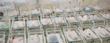 В Украину за детьми от суррогатных матерей прилетели семьи из Аргентины 