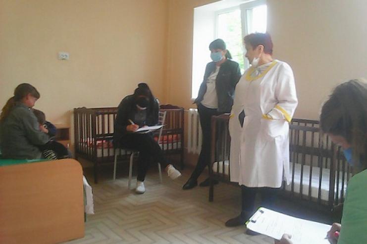 В Арцизском районе с матерью троих детей провели профбеседу из-за ненадлежащего выполнения родительских обязанностей 