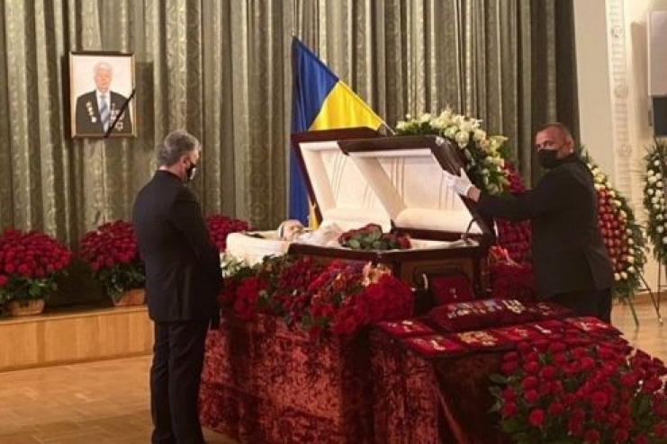 19 червня попрощались з батьком експрезидента України Петра Порошенка - Олексієм.