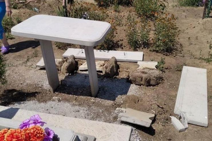 В Килии на одном из кладбищ города орудовали вандалы