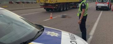 10-летняя девочка погибла под колесами автомобиля на трассе Одесса - Киев 