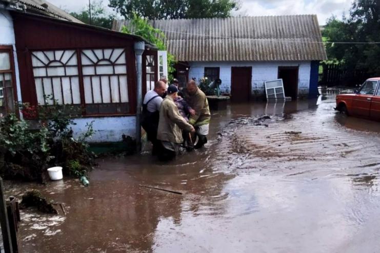 ДСНС Одещини відзвітувала про допомогу населенню у подоланні наслідків негоди