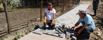 В Калачевке занялись обустройством тротуарных зон