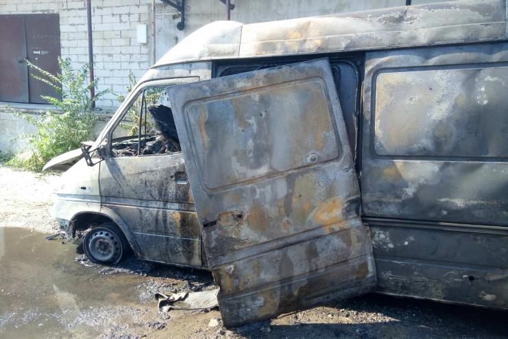 В Измаиле дотла сгорел микроавтобус