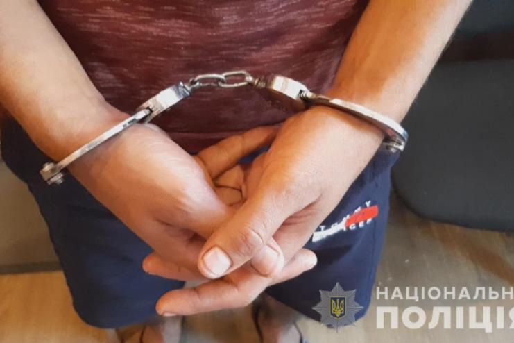 За отказ угостить сигаретой ударил ножом в сердце: полиция задержала подозреваемого
