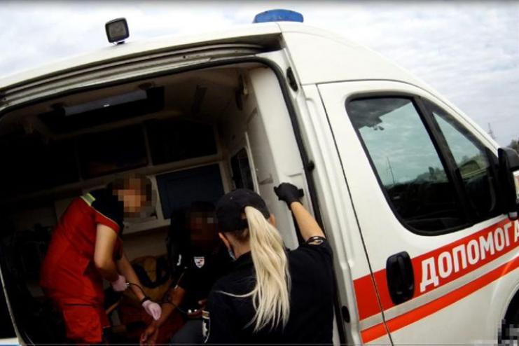 Одесские патрульные пришли на помощь мужчине, у которого случился инсульт
