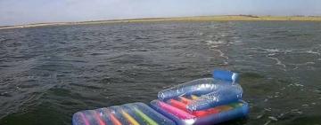 В Одесской области патрульные спасли двоих детей и взрослых, которые чуть не утонули в лимане