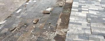 Ночные покатушки: в Килийской ОТГ лихач на авто повредил мраморные ступеньки, ведущие ко Дворцу культуры (видео)