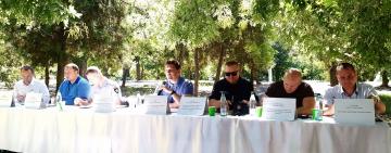 Дороги, засуха и туризм: жители Килийского района общались с Максимом Куцым