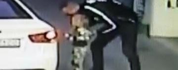 На заправке в Киевской области похитили 4-летнюю девочку (видео)