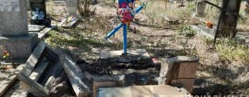 В ОДЕССКОЙ ОБЛАСТИ НЕИЗВЕСТНЫЕ  РАЗГРОМИЛИ КЛАДБИЩЕ 