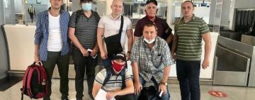 Шестеро украинских моряков вернулись домой: больше месяца они провели в плену у пиратов