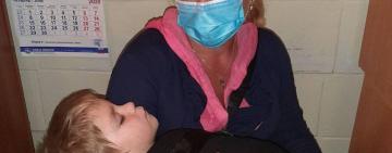 Одесситка на глазах у прохожих жестоко избила 2-летнего сына