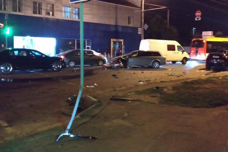 "Элитное" ДТП в Одессе: столкнулись Bentley, Audi и Porsche 