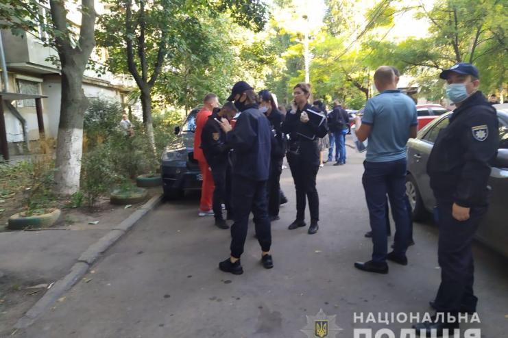 Ночью в Одессе зарезали девушку-фармацевта (ФОТО С МЕСТА ТРАГЕДИИ 18+)