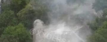 Серьёзный пожар в Одессе: пламя охватило общежитие киностудии