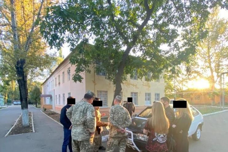 В Одесской области командир и старшина роты воинской части разоблачены в системном взяточничестве