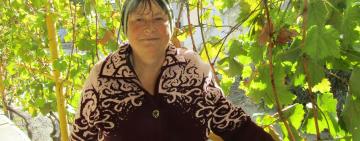 В селе почтальон – человек нужный и важный.