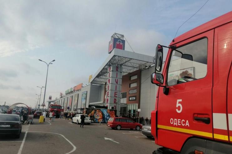 В Одессе горел торговый центр «Ривьера»