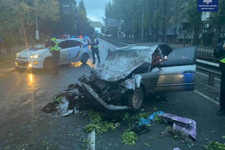 В Одессе злоумышленник на угнанном авто пытался скрыться от полицейских и устроил ДТП с пострадавшими  