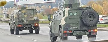 Протести у Білорусі: до Мінська стягують бронетехніку з кулеметами