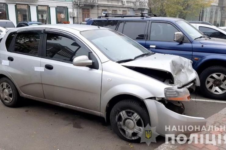 Избила таксиста, угнала его авто и попала в ДТП: один день из жизни одесской леди