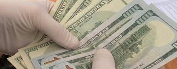 Одесситку подозревают во взятке за влияние в получении морских документов 