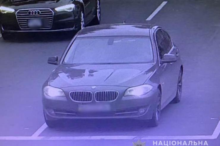 Полицейские задержали водителя BMW, который, вероятно, стал виновником ДТП на остановке в Одессе