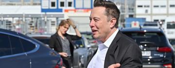 Маск за день сдал четыре теста на COVID-19: результат «50 на 50»