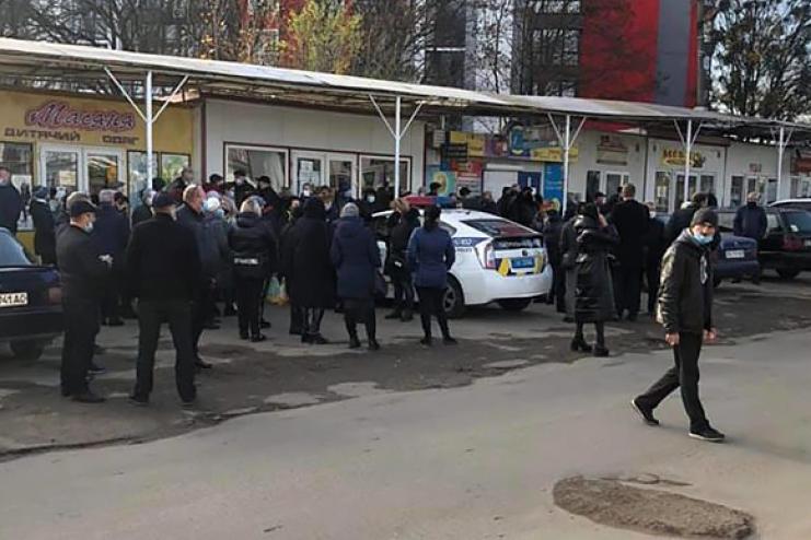 КАРАНТИН ВЫХОДНОГО ДНЯ: полиция увеличивает количество рейдовых групп, а во Львове заблокирована работа рынков