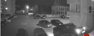 Гелик есть, нет преград: новоизбранные депутаты заехали в парадную на авто