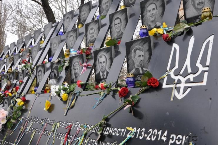 У Києві на Алеї Героїв Небесної Сотні пройшов молебінь за загиблими під час Революції Гідності