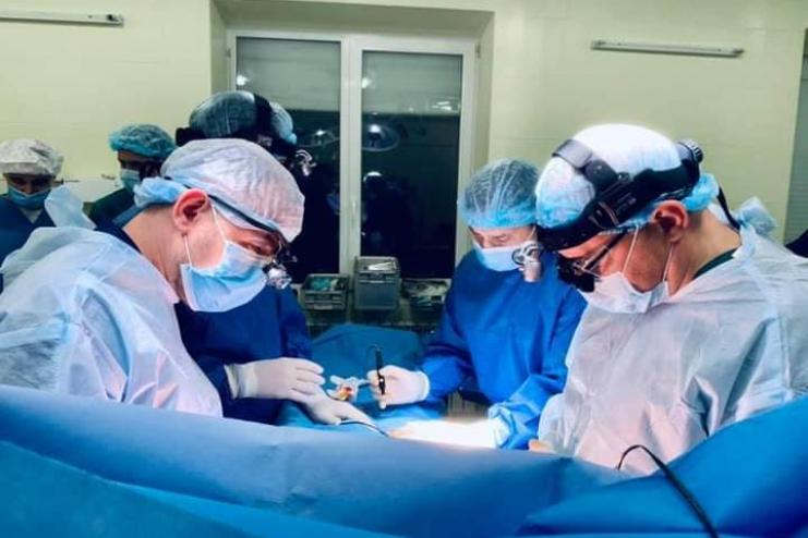 Во Львове трем пациентам пересадили сердце и почки от одного донора 